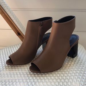 BRAND NEW, Tory Burch booties